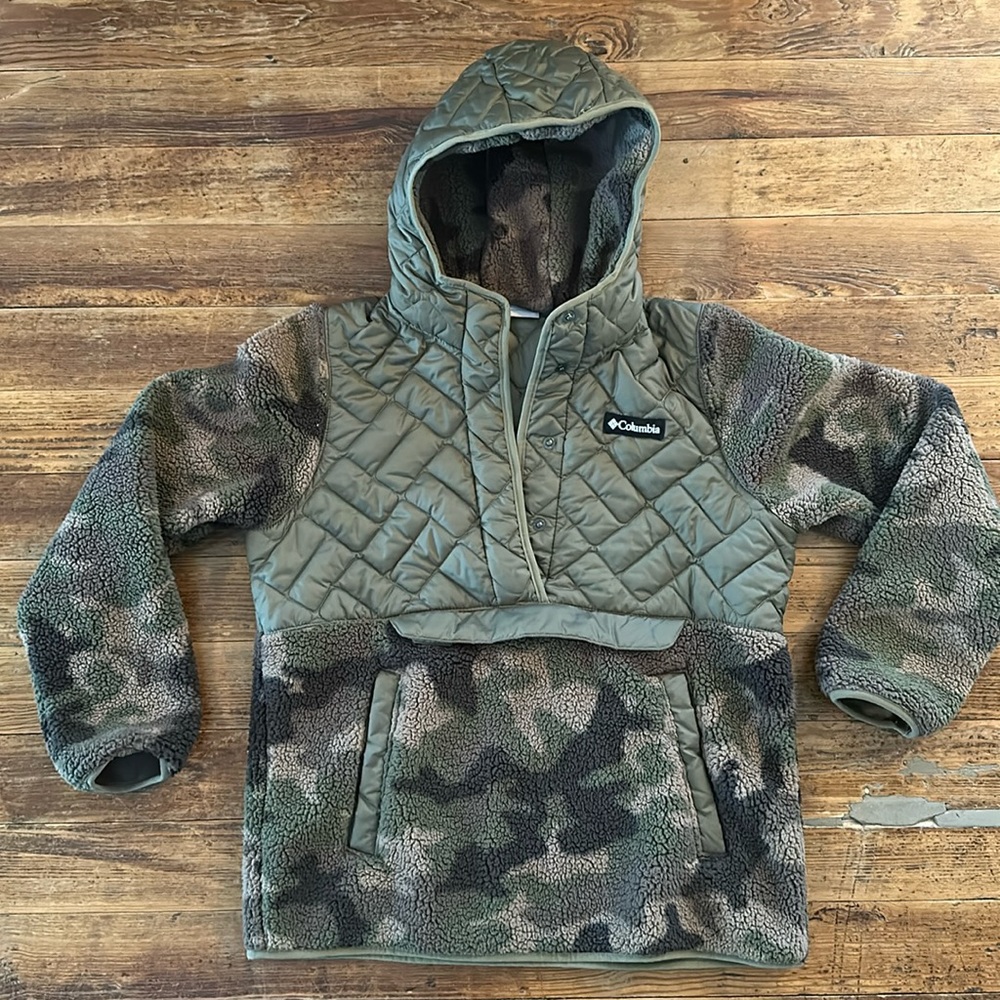 Women’s Columbia Sweet View Hooded Fleece Half Zip Pullover. Green/Camouflage
